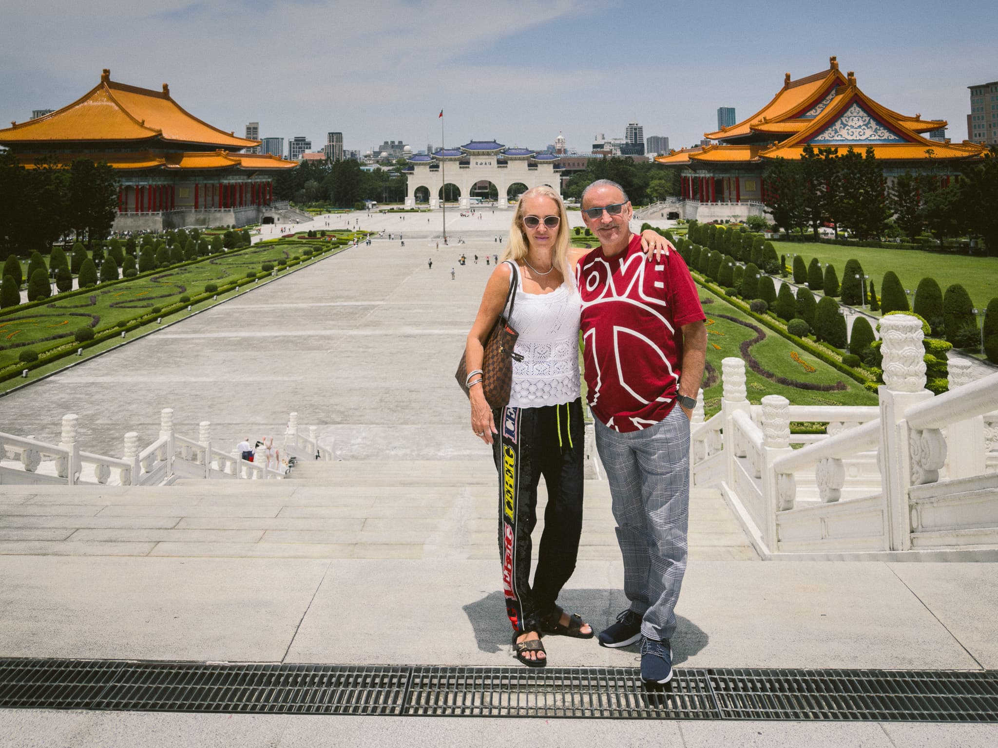 Гости My Taiwan на площади мемориала Чан Кайши